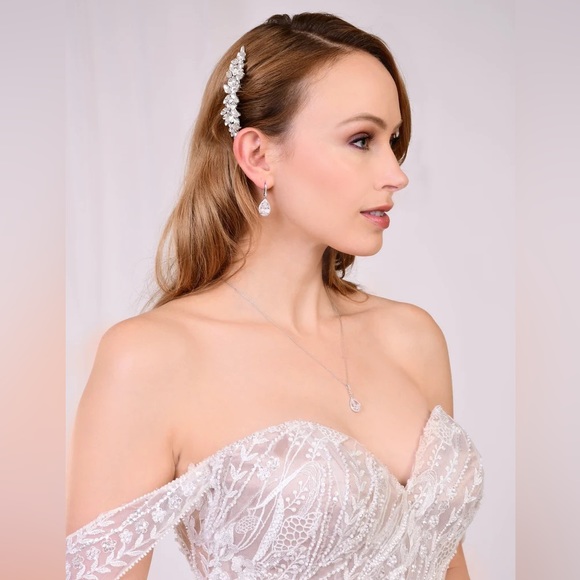 Silver Bridal Rhinestone Crystal Comb - Wedding Day Allure Bridal Hair Accessory - Picture 5 of 8